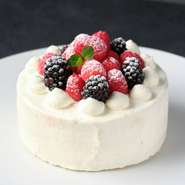 【記念日や誕生日に最適】 事前相談でサプライズ対応も可能！
【ケーキの種類】
オリジナルショートケーキ（生クリーム使用）
サイズ：4号（12cm）
※ご予約は3日前まで承ります。