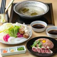 肉の旨みと脂の甘みを堪能できる鴨肉は、ヘルシーで栄養たっぷりです。食感が楽しい特製つくやムネ肉を味わったら、〆にはぜひ稲庭うどんを。鴨肉の旨みが溶けだしたスープの一滴まで、余すところなくいただけます。