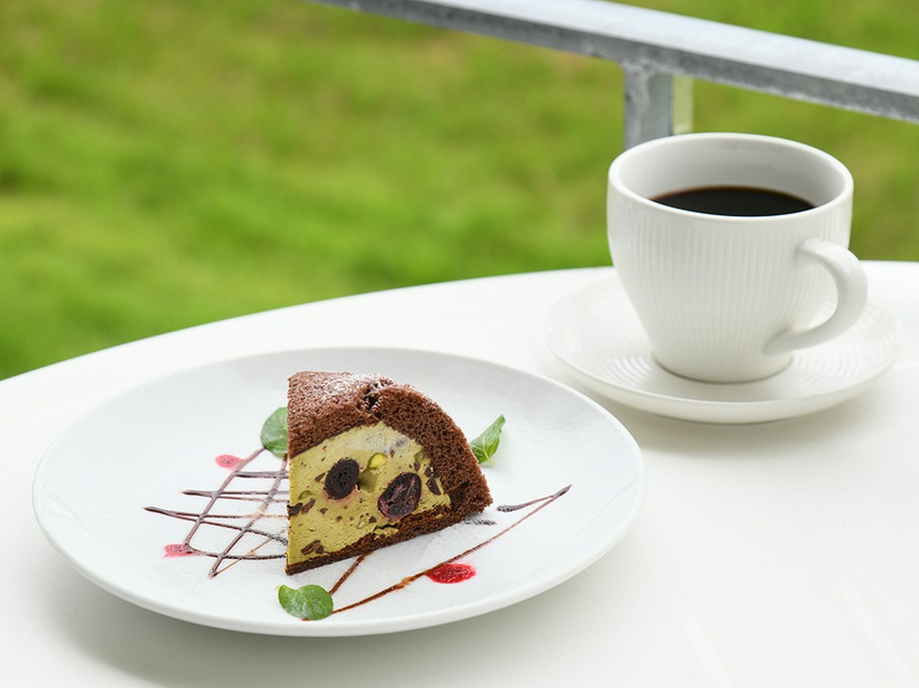 ランチセットにはミニスイーツも付けられ、女子会に大人気