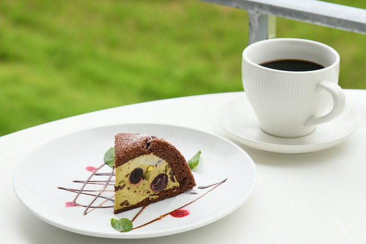 ランチセットにはミニスイーツも付けられ、女子会に大人気