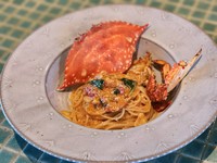 国産のワタリガニを丸々一杯使用した贅沢なパスタ。一日5食限定です。