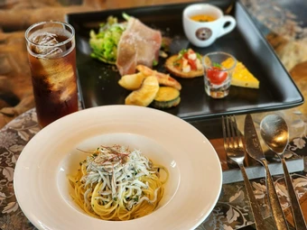 選べる！ランチセット 3,000円
前菜の盛り合わせと食後のドリンク付き！
