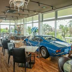 オーナーの上質コレクションが並ぶ空間で非日常の時間を