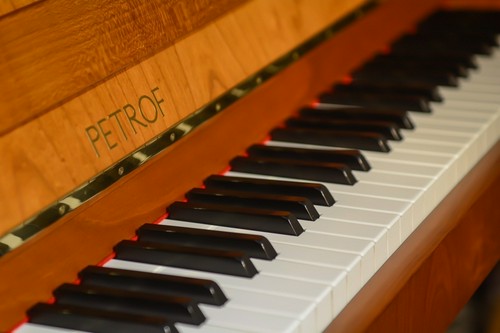 チェコのピアノペトロフ