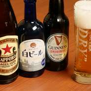 「とりあえずの一杯」になりがちなビールも、定番の生ビールに限らずバラエティ豊かにラインナップ。岩手の豪雪地帯で醸造された白ビール『ユキノチカラ』やアイルランドの黒ビール『ドラフトギネス』なども。