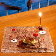 お誕生日や記念日のひと時を締めくくるデザートプレートもご用意しております(要予約)
大切な方とご一緒に至福の時間をお過ごしください。