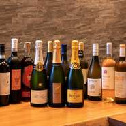 コースに合わせるワインは、オーナーシェフ自ら厳選しています。オーソドックスで飲みやすい銘柄を中心にセレクト。ワインの酸味や甘み、香りが、お料理の味わいを引き立てます。