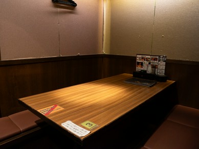 大小さまざまな人数に対応できる、個性豊かな個室を完備