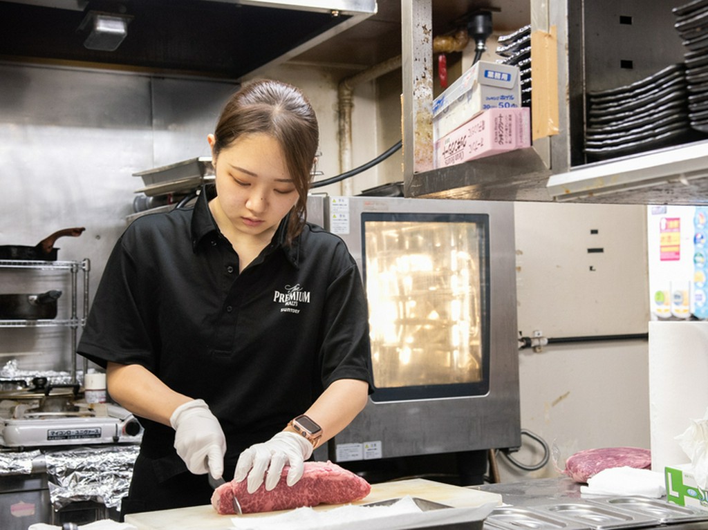 おいしい和食の提供はもちろん、外国語を話せるスタッフがいる
