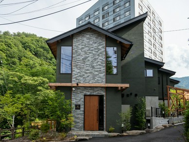 創業400年の斎藤ホテル併設。宿泊がセットになった特別プランも