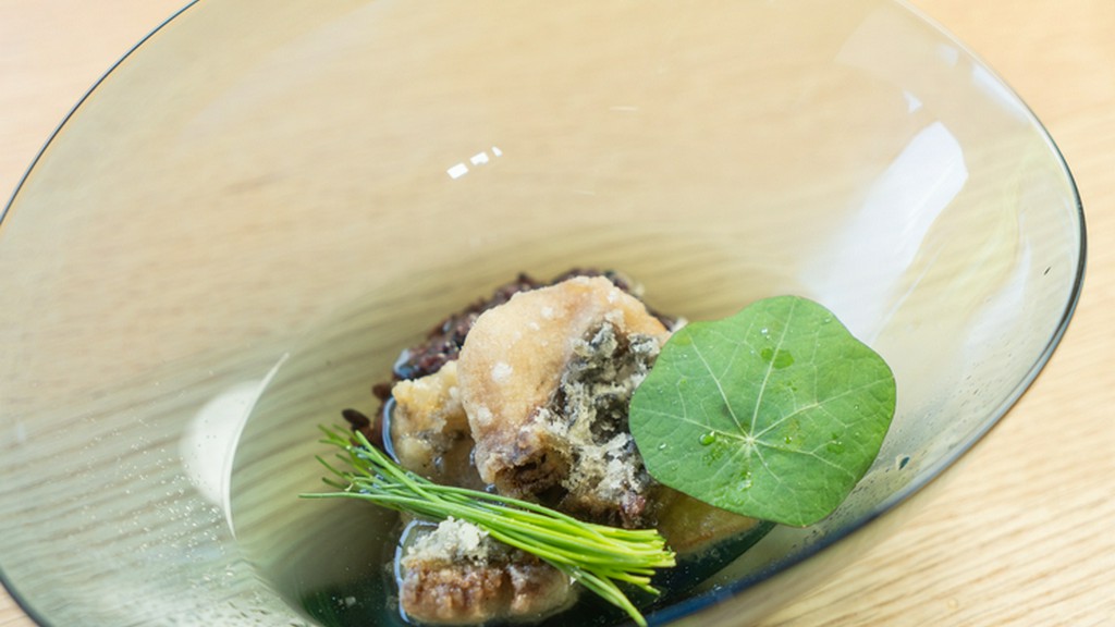 地元の伝統食材を大胆にアレンジ『佐久鯉のフリット レモングラス風味』