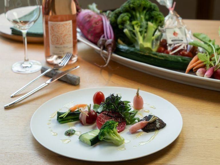 希少な信州食材がずらり。ワインや食器まですべてが信州産