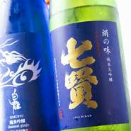 質の良い日本酒が、魚介の旨みをより一層引き出してくれます。均一の値段なので、注文もしやすい。口当たりの良い甘口や、後味がスッキリする辛口までいろいろ揃えています。