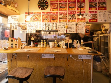 一階は店内にカウンター席