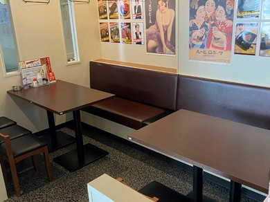 二人の会話も自然と弾む、カジュアルな雰囲気が魅力