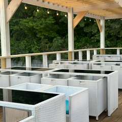 テーブル席4名がけ8名まで可能