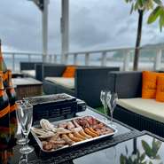 夏！！湘南界隈で特に人気の由比ガ浜でBBQ！！女性限定
《平日はさらにシャンパンが付きます！》
生ビールはお一人様500円（税込）で追加可能！