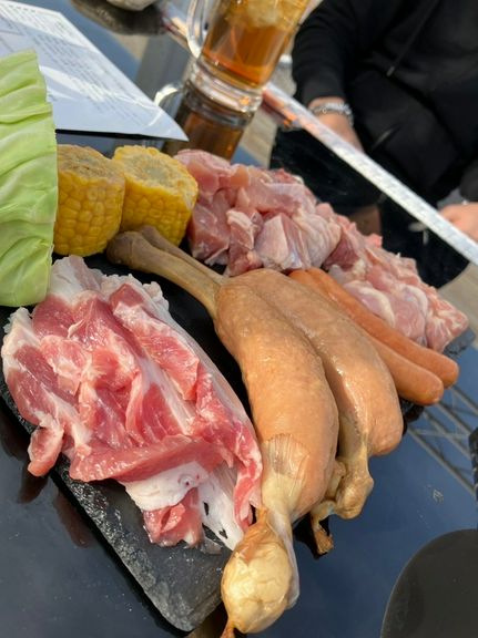 〈夜の海辺でBBQ〉