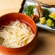 麺料理の一例。