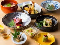 全7品。食材や料理の趣向、ボリュームのバランスに優れ、普段使いから接待や会食まで幅広いシーンに向きます。お酒に合う皿も多く、日本酒やワインを楽しみながらのコースとしてもオススメです。