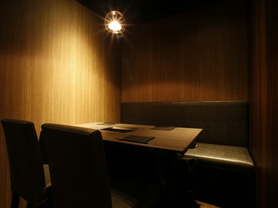 シックで落ち着いた雰囲気、清潔感を感じられるお店