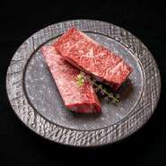 厚切りでカットした和牛ハラミは強い旨みと柔らかな食感が魅力の一皿｡
数量限定でのご提供となるため､ぜひお早めにご賞味ください｡
仕入れ困難な希少部位ならではの贅沢をお楽しみいただけます｡
