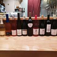 大切な人と一緒に飲みたくなるワイン。女性同士で盛り上がりたいときにセレクトしたいワイン。色、味、見た目からその日の気分で選んでみてはいかがでしょう。おいしいワインは皆の会話も繋げてくれます。