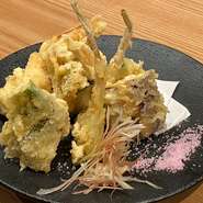 新鮮な食材を使い、素材そのもののをシンプルに味わう『季節の天ぷら』