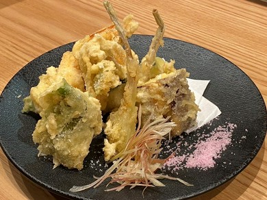 新鮮な食材を使い、素材そのもののをシンプルに味わう『季節の天ぷら』