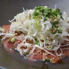 トロリとした食感がたまらない、千葉県の地養鷄による『白レバ刺し』