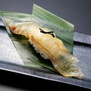 旨味引き出す江戸前の昆布締め仕事を堪能ください。