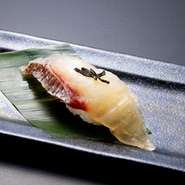 旨味引き出す江戸前の昆布締め仕事を堪能ください。