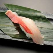 さっと湯引きし旨みを引き出しました。