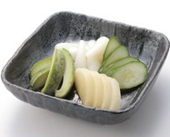 べったらと季節の野菜を丁寧に漬け込んだ
絶品漬物。お酒もすすみます！