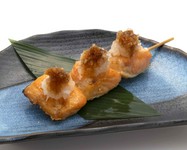 脂ののった、とろサーモンを使用しました。