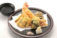 海山より届けられる季節の恵み『天ぷらの盛り合わせ』
