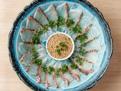 香ばしい胡麻の香りとサッパリとした味わいがクセになる『≪名物≫胡麻だれ真鯛』