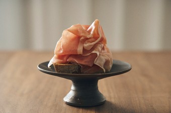 グストミオ社14ヶ月熟成生ハム