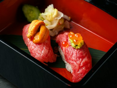 鮮度抜群の素材で握る『ステーキ寿司各種』