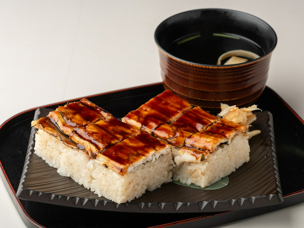 数量限定　名代　あなご箱寿司（赤酢飯）