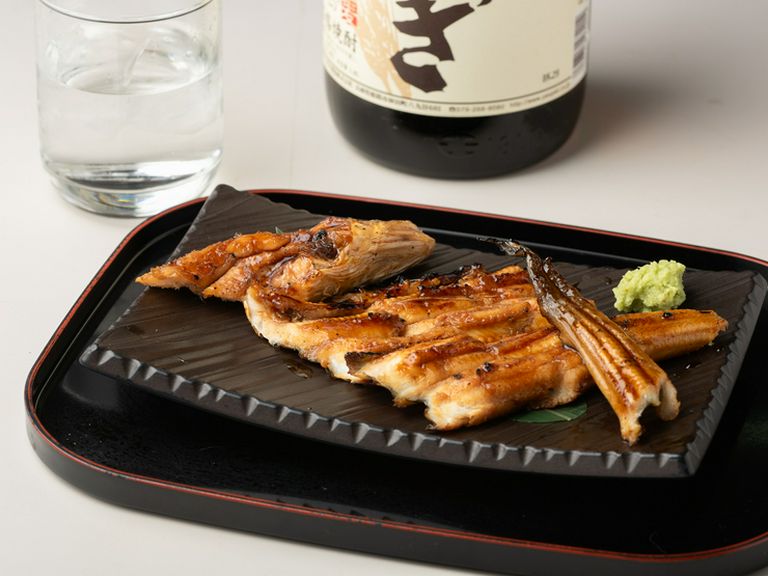 おつまみとしても大人気。姫路の地酒と相性抜群の『焼きあなご』