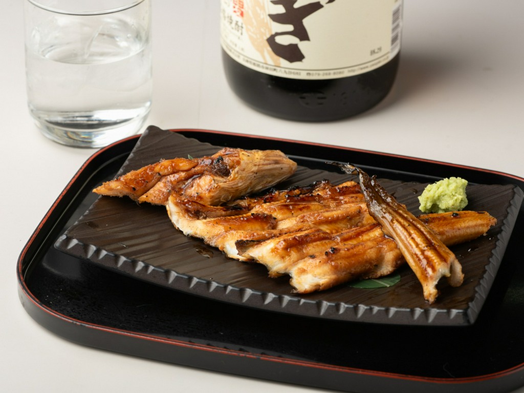 おつまみとしても大人気。姫路の地酒と相性抜群の『焼きあなご』