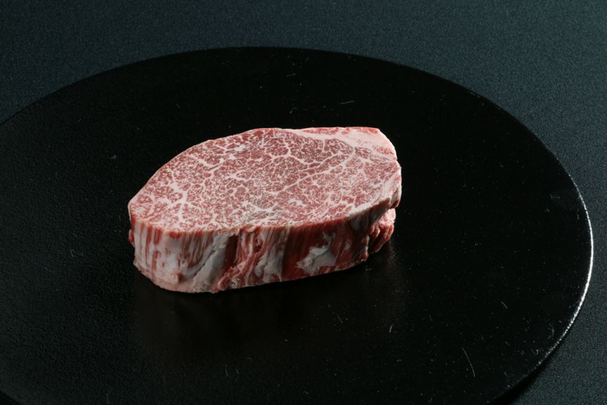 宮崎で尾崎宗春氏が育てる「尾崎牛」など、最高峰の和牛が集う