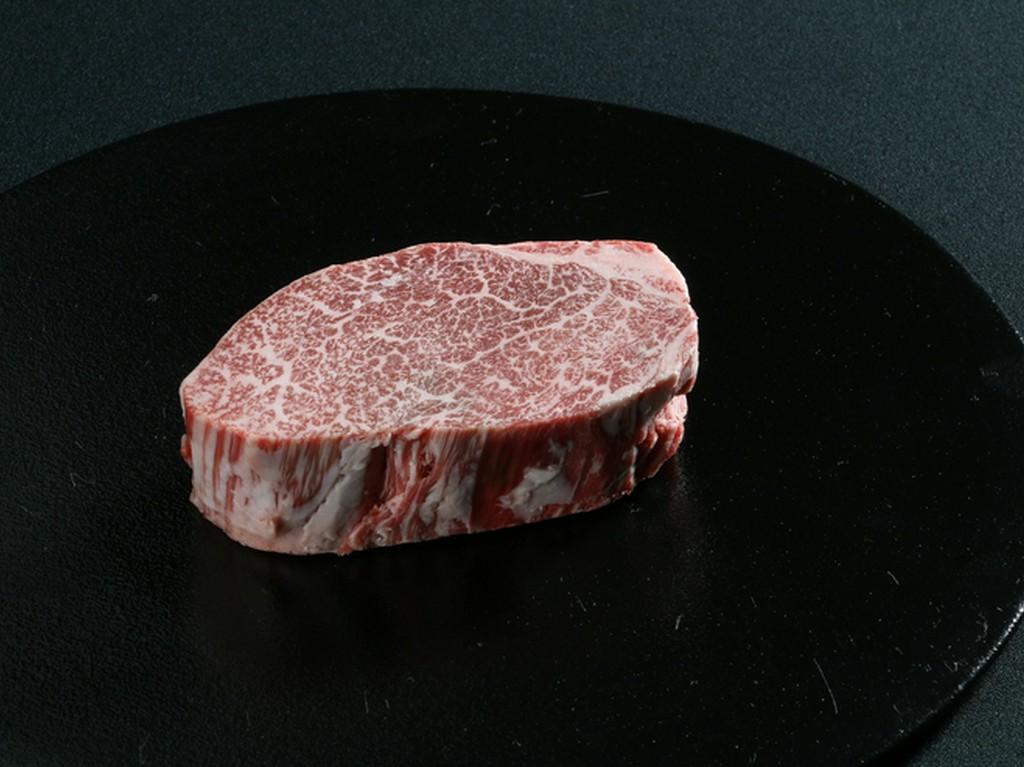 宮崎で尾崎宗春氏が育てる「尾崎牛」など、最高峰の和牛が集う