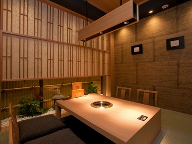 落ち着いた大人の雰囲気で二人の時間を