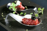 サワークリームを添えて柑橘の香りと共に。
一口サイズでサッパリとした味わい。