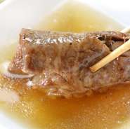 創業時に「おだしで食べる焼肉」を打ち出し、京都焼肉の原点の一つに。その琥珀色のつけたれの味も評判！