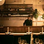 築60年の古民家をリノベーションして、2023年に誕生。木の優しい風合い、温かくて懐かしい空気感など、心からくつろげる空間で、独創的なフレンチを楽しめます。非日常の贅沢にひたるのに理想的な一軒です！