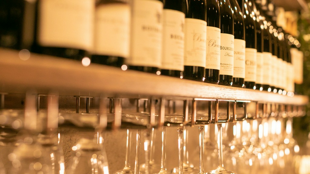 ドラマチックな皿の数々に寄り添うワインペアリングも評判！