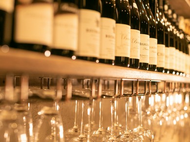 ドラマチックな皿の数々に寄り添うワインペアリングも評判！